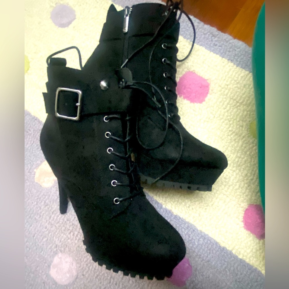 High heels booties